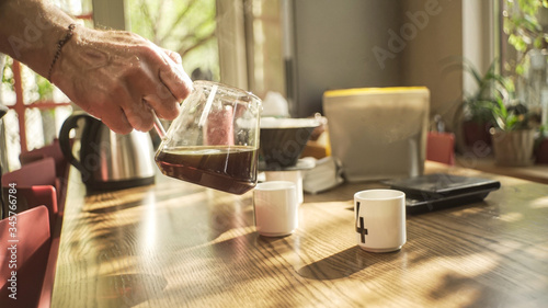 Qigong master makes V60 coffee