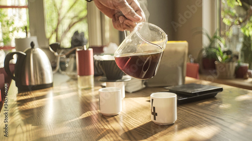 Qigong master makes V60 coffee