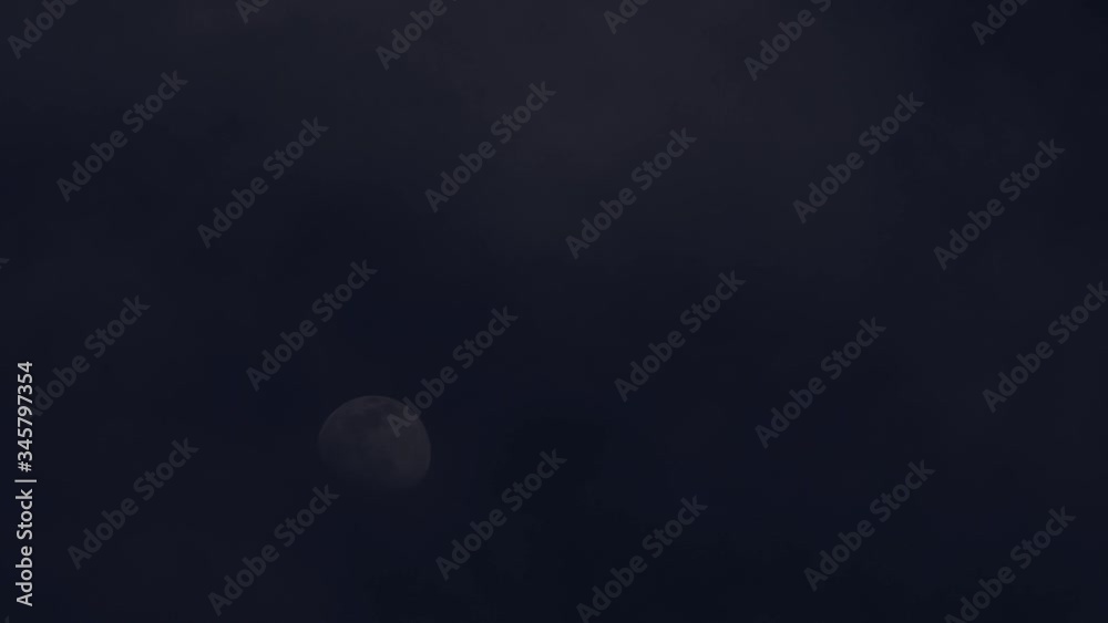anochece luna llena