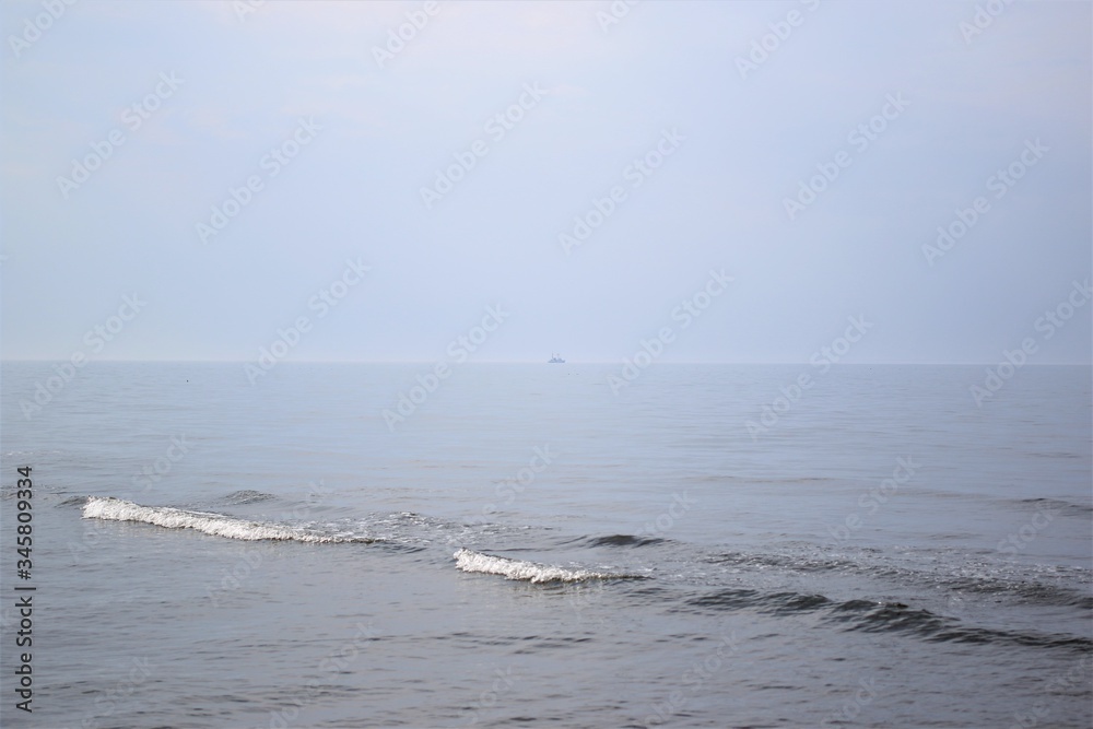 Obraz premium 漁船と海