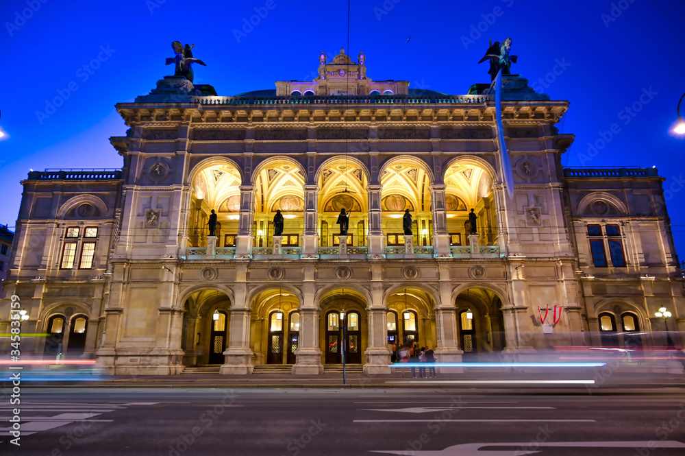 Fototapeta premium Vienna, Austria - May 18, 2019 - The Vienna State Opera located in Vienna, Austria at night.