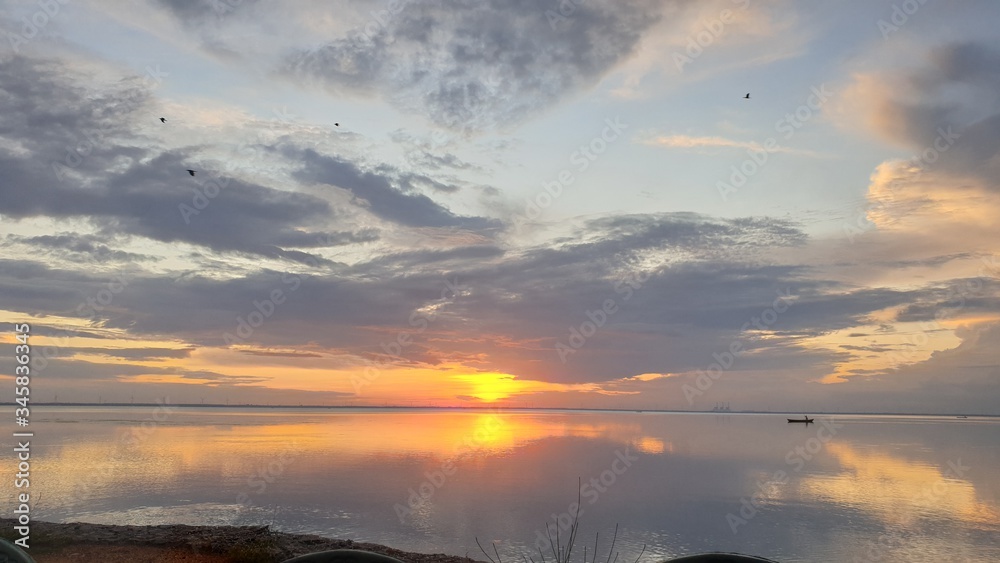 Obraz premium sunrise over the river