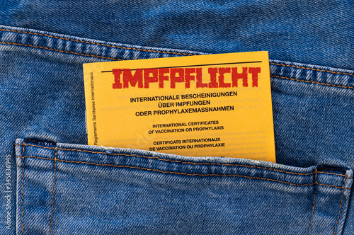 Impfpflicht Impfausweis in Hosentasche photo