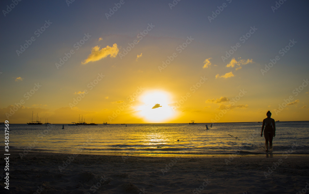 Atardecer en la playa eagle de aruba