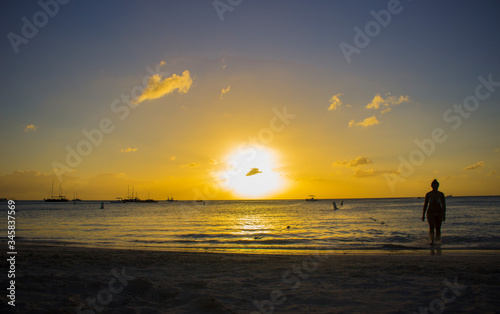 Atardecer en la playa eagle de aruba © diana