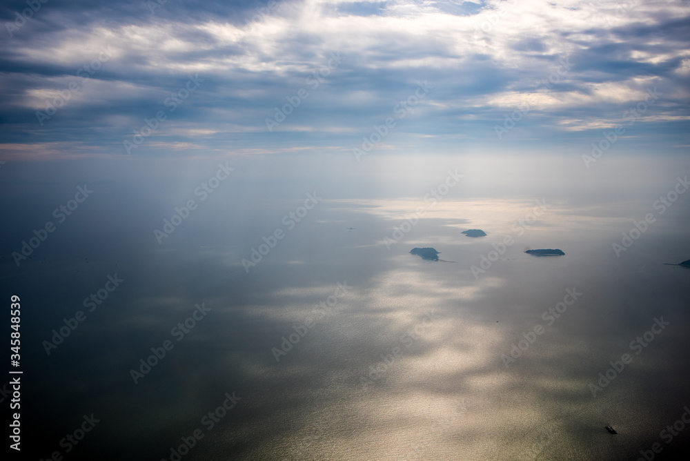 Obraz premium Yellow see airplane view