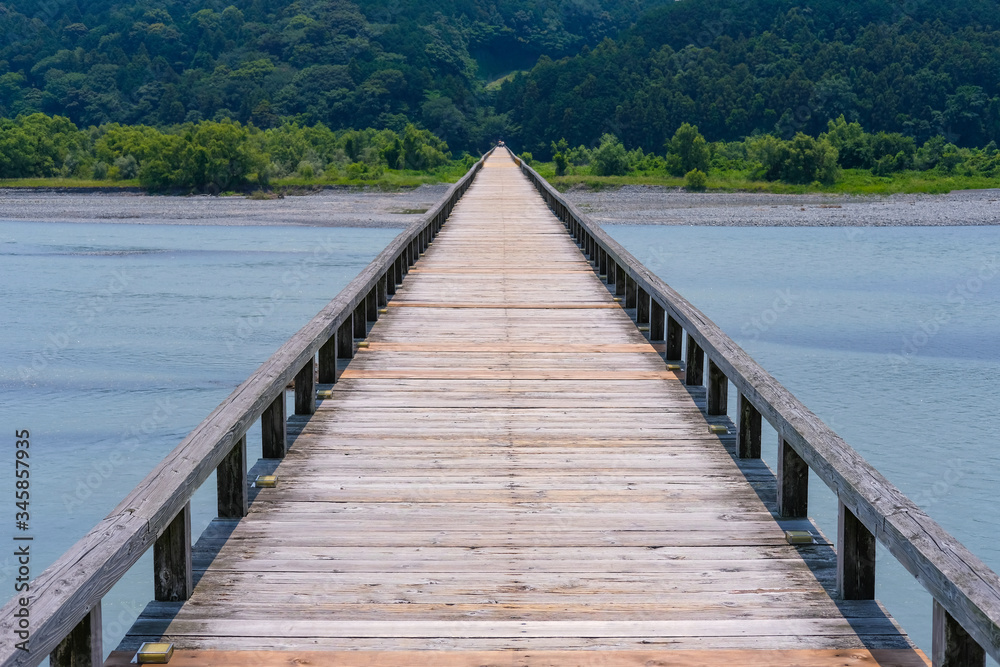 静岡県の蓬莱橋