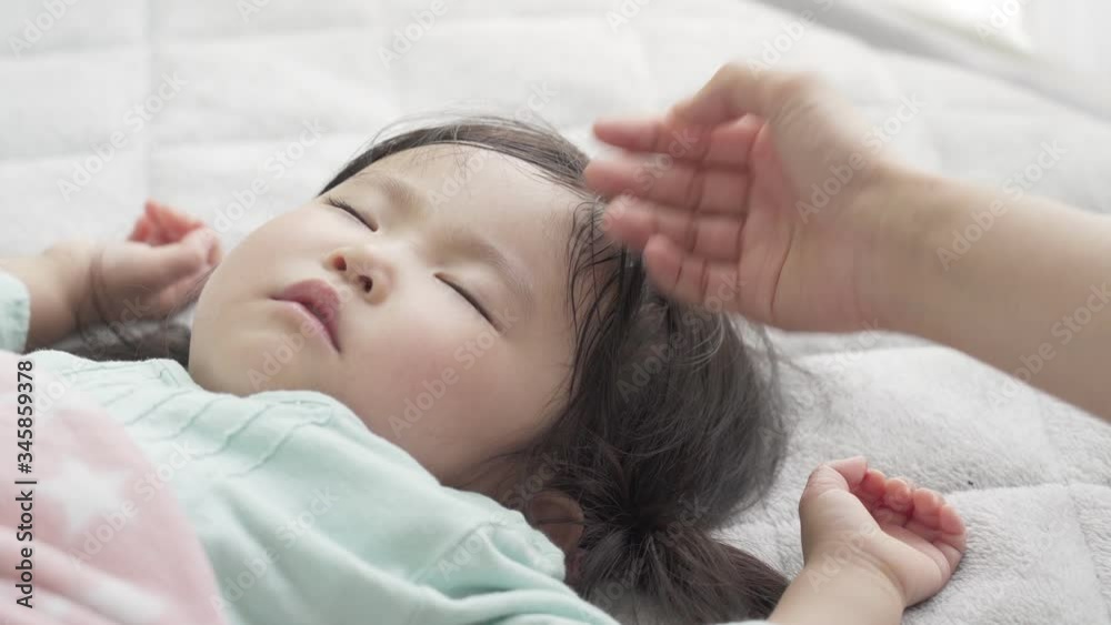子供 育児 昼寝 撫でる 子供 育児 昼寝 撫でる