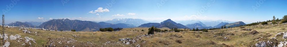 Großes Gipfelpanorama am Zinnenberg nach Süden