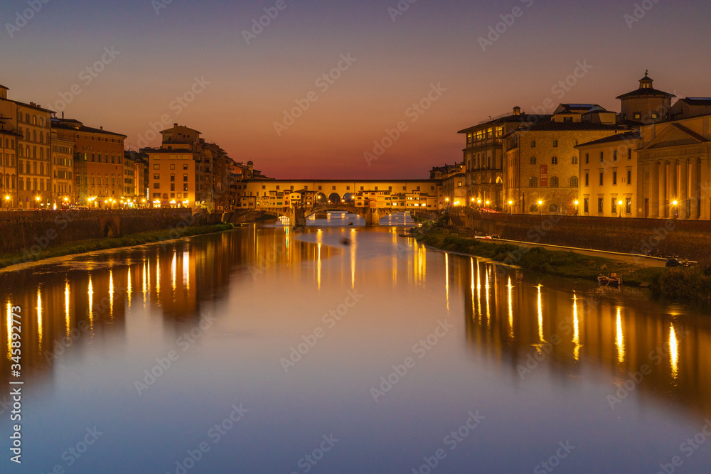 Firenze Ponte Vecchio al tramonto