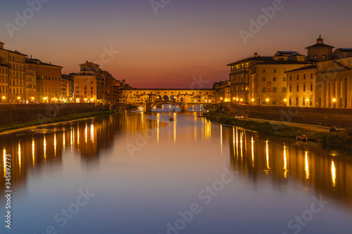 Firenze Ponte Vecchio al tramonto © Andrea