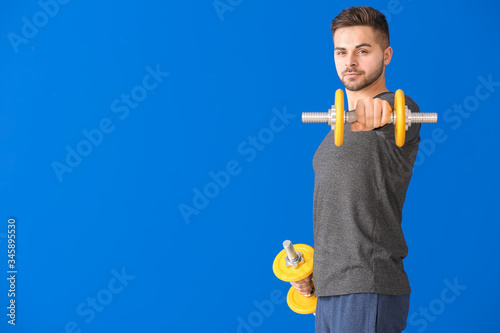 Sporty young man training w...