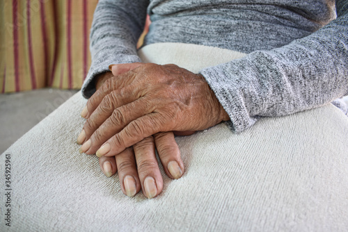  Hand of an old woman withering on his lap