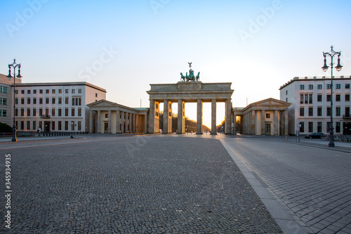 Brandenburger Tor  menschenleer  zurzeit der Coronakrise