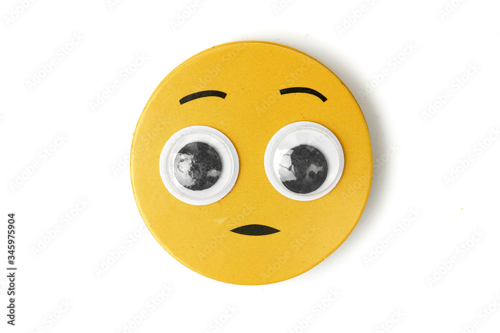 Fototapeta premium Żółte emotikony wyrażające emocje na białym tle