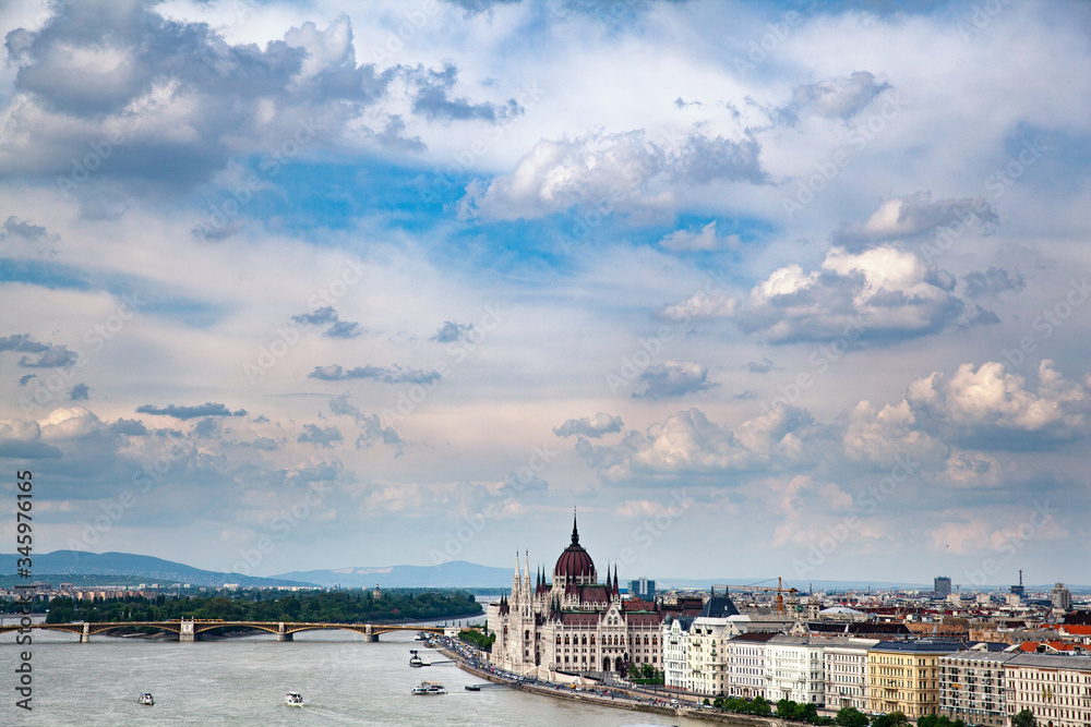 Obraz premium Budapest panoramic view with Parliament