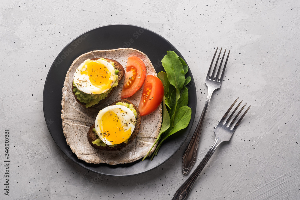 Sandwich with guacamole made of ripe avocados and poached egg. Healthy diet or vegetarian food Sandwich with guacamole made of ripe avocados and poached egg. Healthy diet or vegetarian food