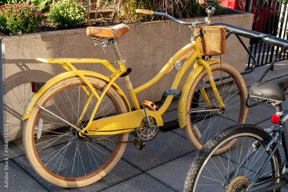 Fototapeta premium Yellow Bike