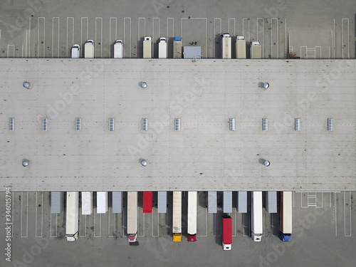 Canvastavla Aerial view of goods warehouse
