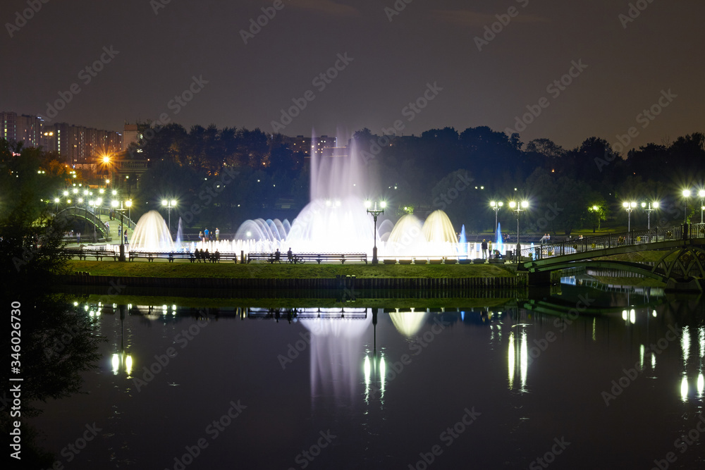 Night fountain show at Tsaritsyno Park