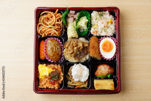 Tapety artystyczne 洋食幕の内弁当