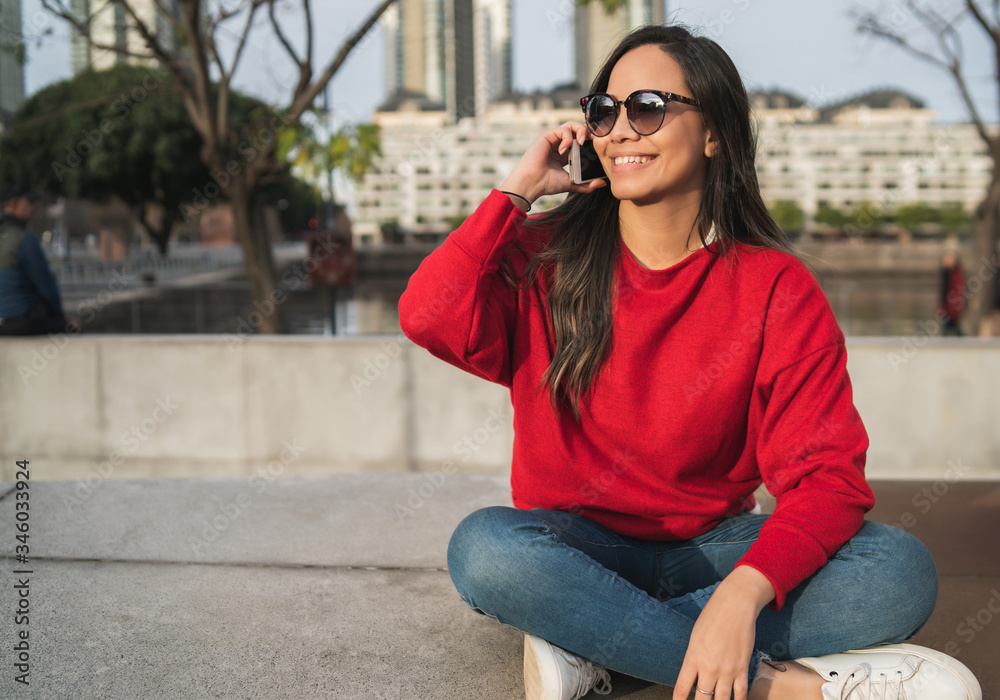 Fototapeta premium Latin woman talking on the phone.