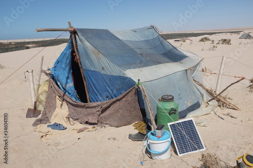 Schilderij op canvas Tent accomodating Moroccan dune control fence worker who keeps drifting sand fro