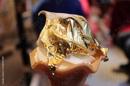 豪華な金箔ソフトクリーム　金沢にて / Kanazawa