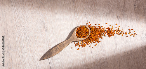 Canvas Print Natural alternative bee pollen to sweeten - Text space