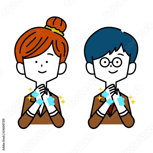手洗いをする学生男女