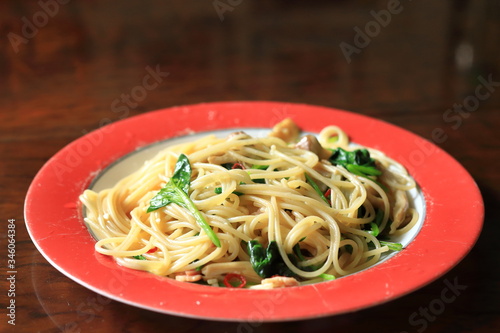 ほうれん草のペペロンチーネ （Spinach peperoncino) 