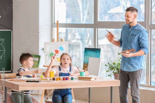 Drawing teacher giving opti...