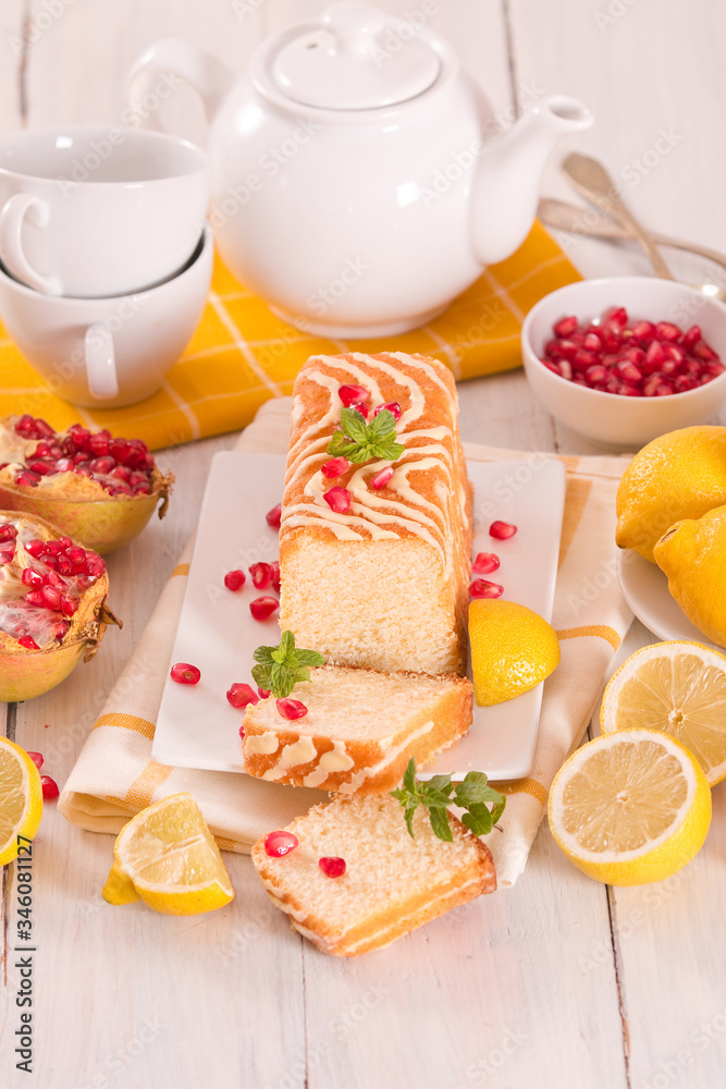 Lemon sponge cake with pomegranate.
Lemon sponge cake with pomegranate.