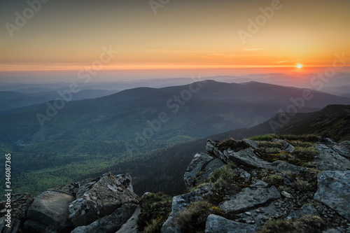 Babia Góra o wschodzie słońca © pinus25