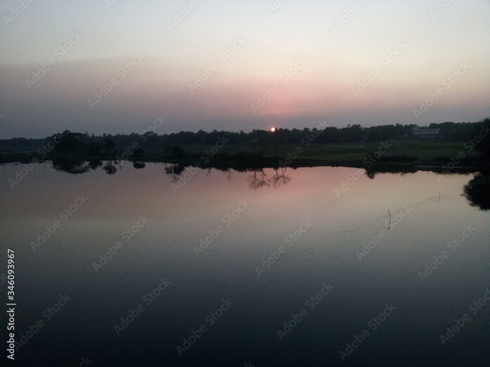 Obraz premium sunset on the lake