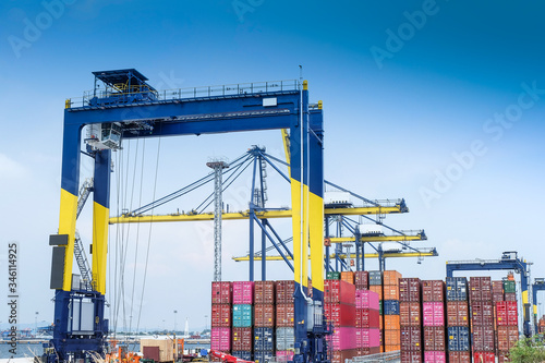 CONTAINER GANTRY CRANE FOR THE PORT