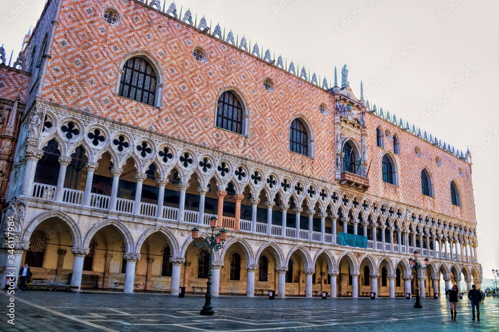 venedig, italien - palazzo ducale an der piazzetta san marco