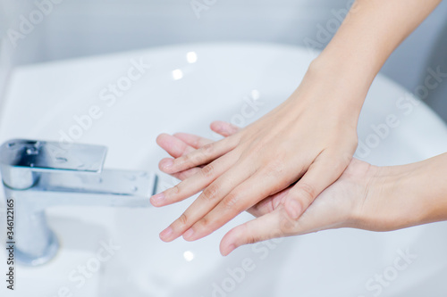 How to wash your hand step by step for hand washing instruction are according to international standards Used in medical practice as according to SOP  step 3 palm to palm