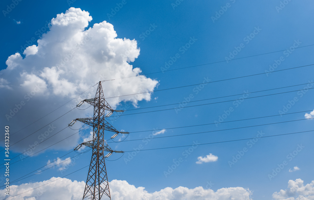 Obraz premium Electricity transmission power lines (High voltage tower) high-voltage lines. Transmission of electricity by means of supports through agricultural areas sunny day with cirrus clouds in the blue sky