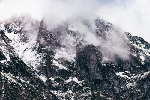 Fototapeta Naklejka Na Ścianę i Meble -  Obśniezony Giewont