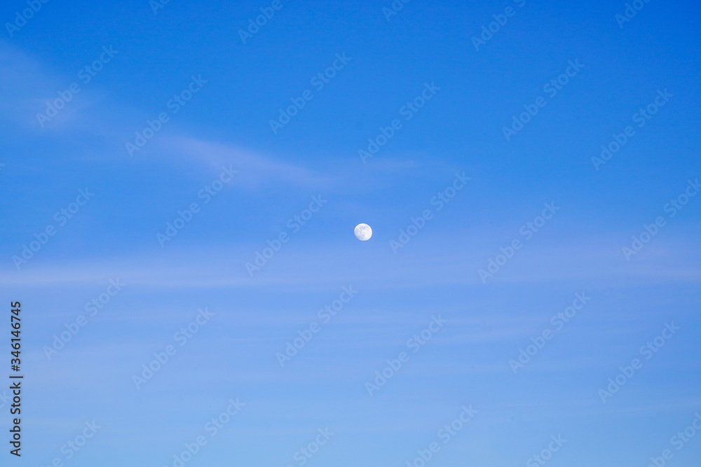 Moon in the daytime that can be seen during the day Moon in the daytime that can be seen during the day