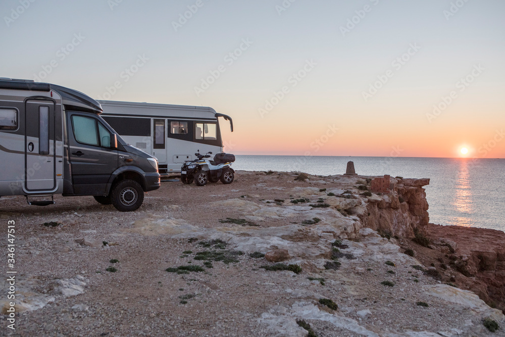 Autocaravana, viajes, vacaciones, libertad, motorhome, furgo, camper