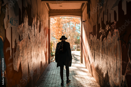 Silhouette of a man walking in a tunnel © Sem