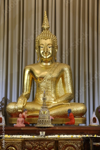 golden buddha statue