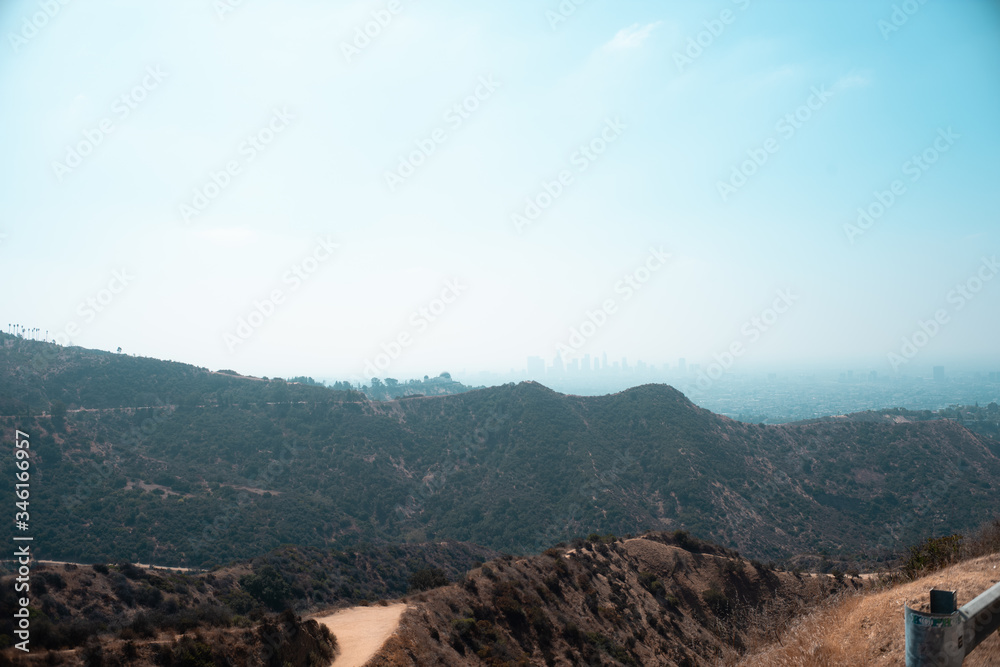 Fototapeta premium Hollywood Sign in the Hollywood Hills