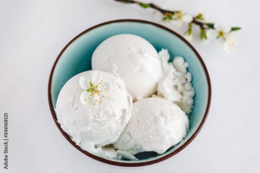 Creamy white ice cream