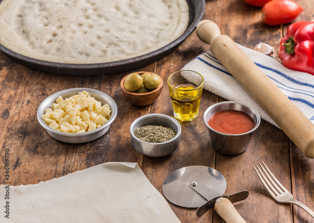 making mozzarella pizza tomate onion making mozzarella pizza tomate onion