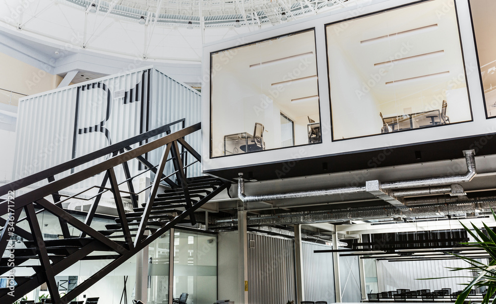 Naklejka premium Business space for meetings in big modern office, rental office