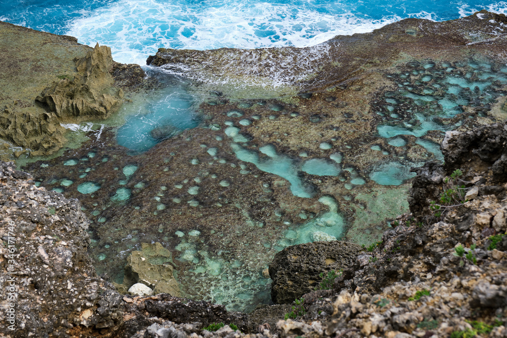 Rochers et eau turquoise en Guadeloupe - France