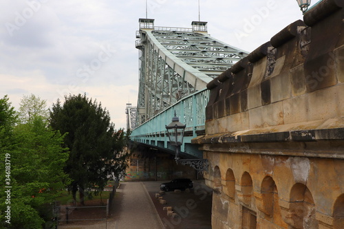 Die Loschwitzer Brücke, genannt Blaues Wunder in Dresden